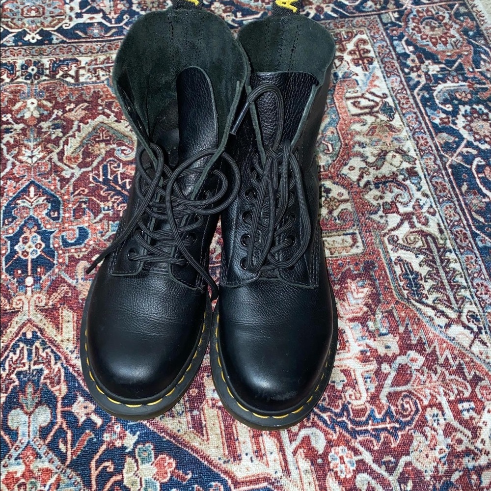 Dr marten pascal lace up boots! Size 7 perfect condition hardly worn!